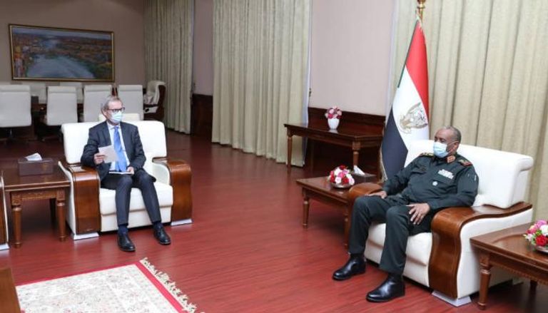 البرهان يستقبل المبعوث النرويجي للسودان