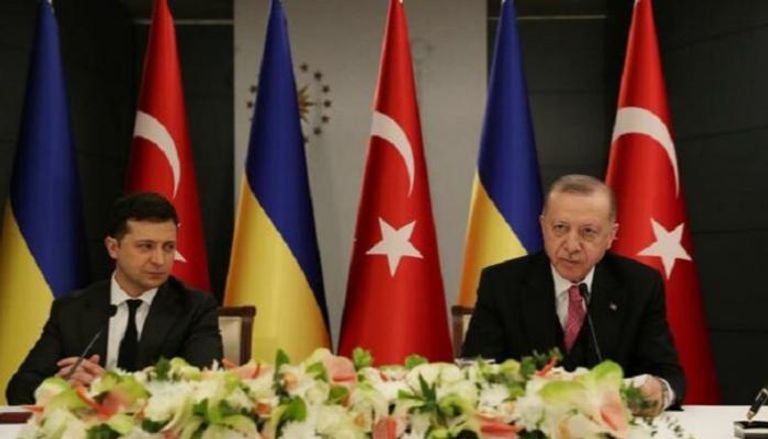 الرئيس التركي رجب طيب أردوغان مع الرئيس الأوكراني زيلينسكي