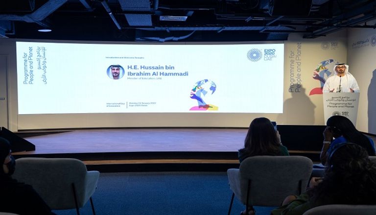 حسين بن إبراهيم الحمادي وزير التربية والتعليم الإماراتي