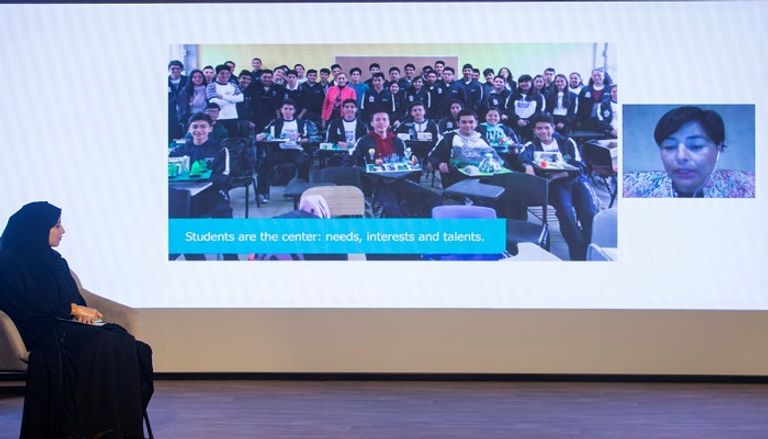 حسين بن إبراهيم الحمادي وزير التربية والتعليم الإماراتي