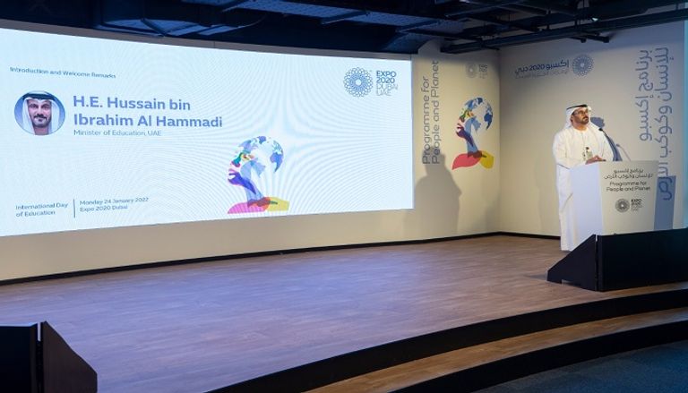 حسين بن إبراهيم الحمادي وزير التربية والتعليم الإماراتي