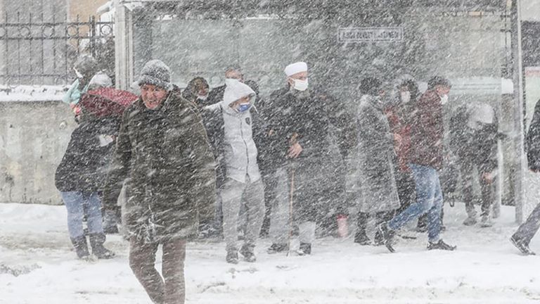 مدينة إسطنبول تستسلم للزائر الأبيض