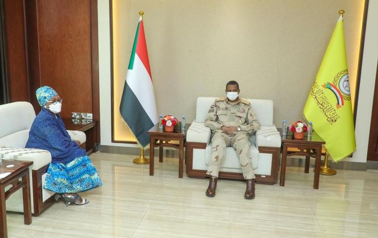 البرهان يستقبل السكرتيرة التنفيذية لمنظمة أجهزة الأمن والمخابرات الأفريقية 