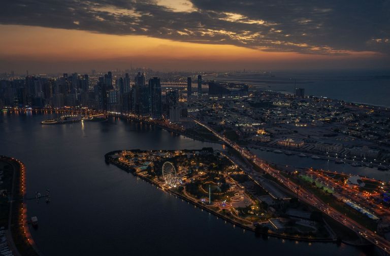 الشيخ خليفة بن زايد يمنح الشيخ سلطان القاسمي وسام زايد- أرشيفية