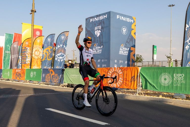 فتاة تمارس اليوجا