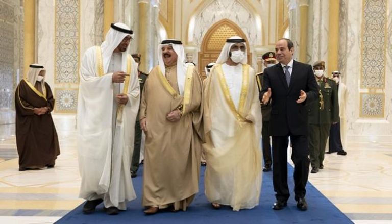 قادة الإمارات والبحرين ومصر خلال قمة أبوظبي 