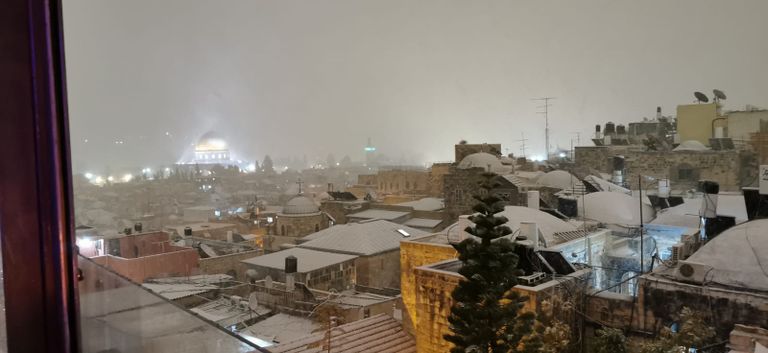 الثلوج بالقدس مساء الأربعاء
