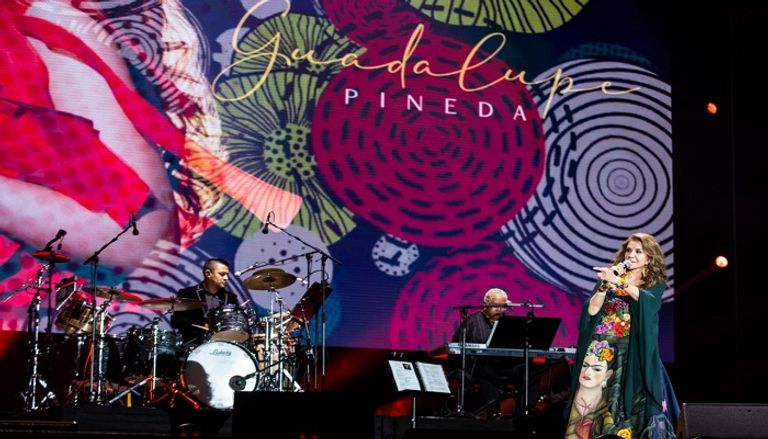 المطربة المكسيكية غوادالوبي بينيدا 