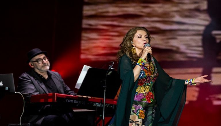 المطربة المكسيكية غوادالوبي بينيدا