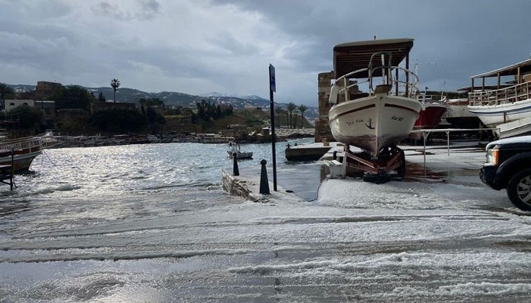 الثلوج قطعت العديد من الطرقات في لبنان