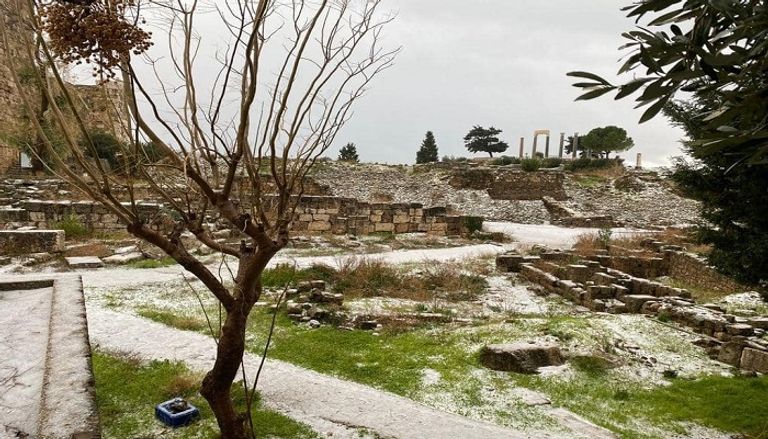 الثلوج قطعت العديد من الطرقات في لبنان