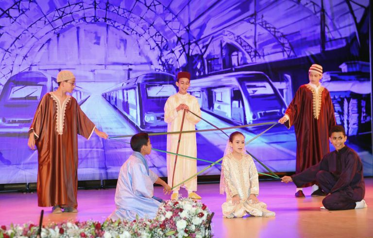 الأمير مولاي الحسن، ولي عهد المغرب في المدرسة المولوية العاهل المغربي الملك محمد السادس رفقة ولي العهد وشقيقه - أرشيفية