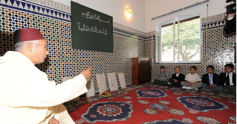 العاهل المغربي الملك محمد السادس رفقة ولي العهد وشقيقه - أرشيفية