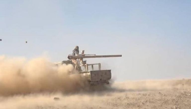 مدفعية للجيش اليمني تقصف مواقع حوثية بحجة - أرشيفية