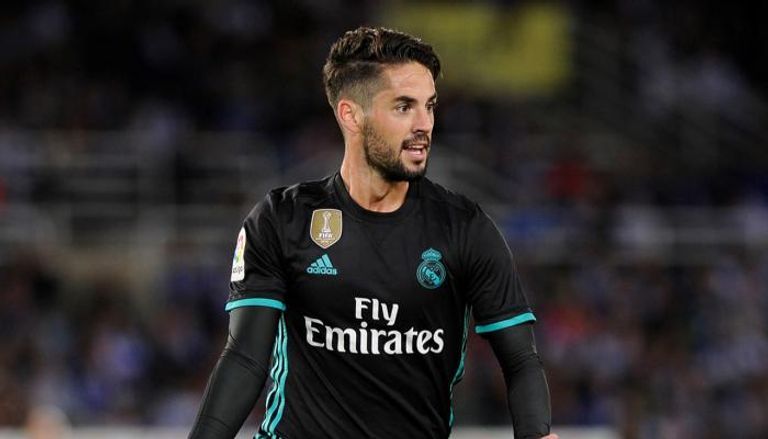 إيسكو بقميص ريال مدريد إيسكو برفقة زملائه في ريال مدريد