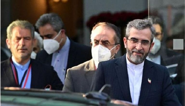 كبير المفاوضين النوويين الإيرانيين يغادر مقر المحادثات - رويترز