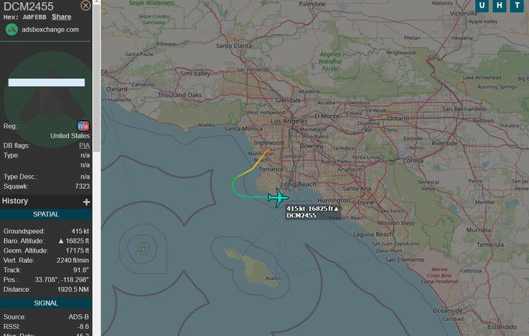 جاك سويني أثناء رصد خط سير طائرة إيلون ماسك جاك سويني وإيلون ماسك