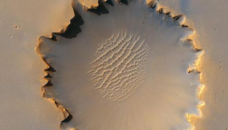 صورة الحفرة على المريخ