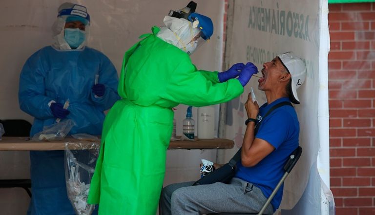 سيدة تخضع لاختبار كورونا في كوريا الجنوبية- أرشيفية