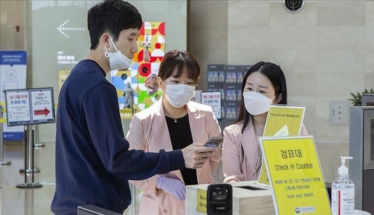 سيدة تخضع لاختبار كورونا في كوريا الجنوبية- أرشيفية