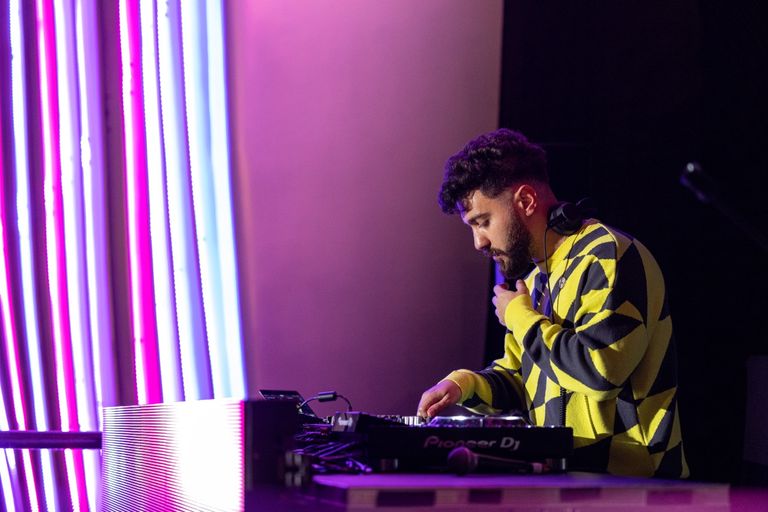 منسق الأغاني سيف آند ساوند على منصة اليوبيل