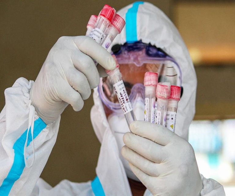 سيدة مصابة بفيروس كورونا- أرشيفية