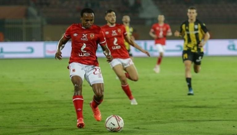 بيرسي تاو لاعب الأهلي المصري بيرسي تاو لاعب الأهلي المصري