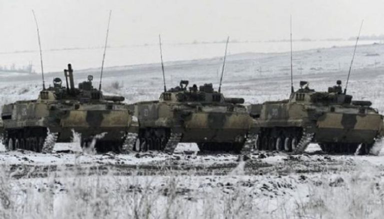 قوات روسية على الحدود مع أوكرانيا- رويترز