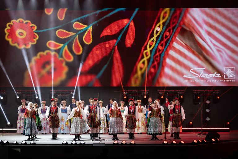 جانب من العرض الفلكلوري