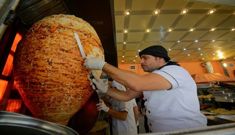 سيخ الشاورما يزن 600 كيلوجرام من الدجاج