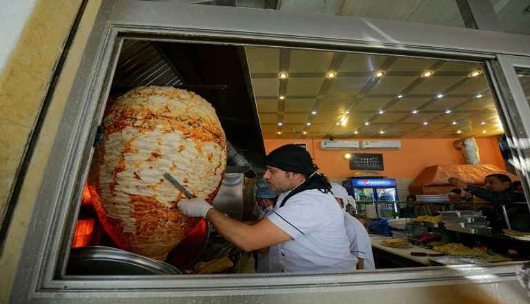 سيخ الشاورما يزن 600 كيلوجرام من الدجاج