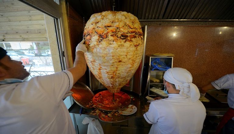 سيخ الشاورما يزن 600 كيلوجرام من الدجاج