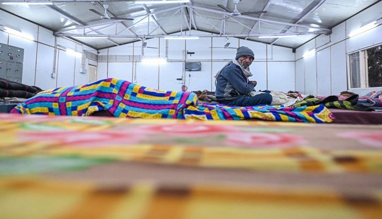 أحد المشردين في مركز إيواء