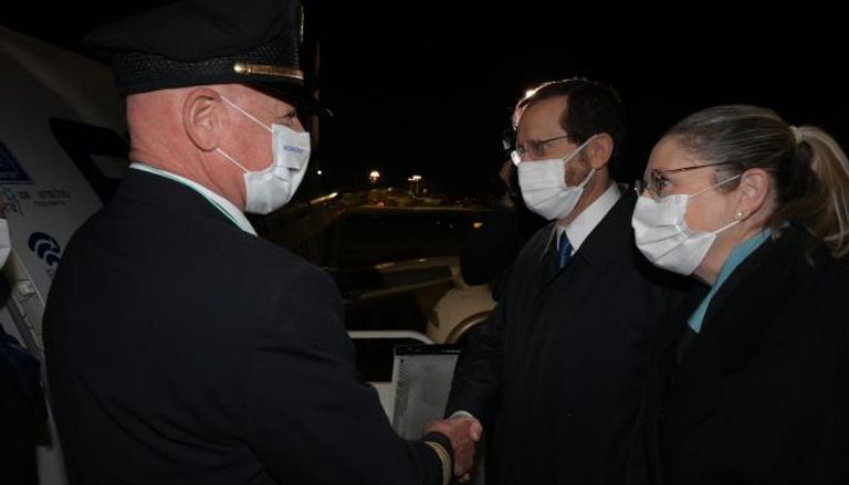 رئيس إسرائيل يغادر تل أبيب إلى دولة الإمارات