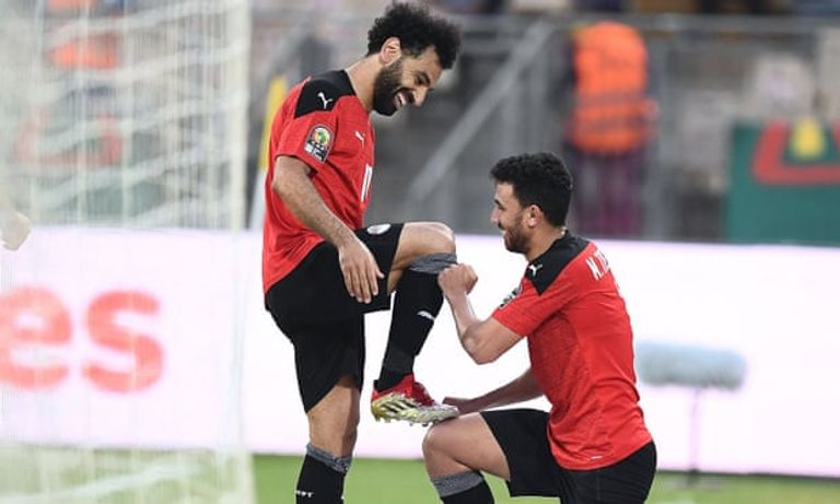 احتفال تريزيجيه ومحمد صلاح في مباراة مصر والمغرب