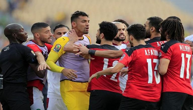 المناوشات في مباراة مصر والمغرب