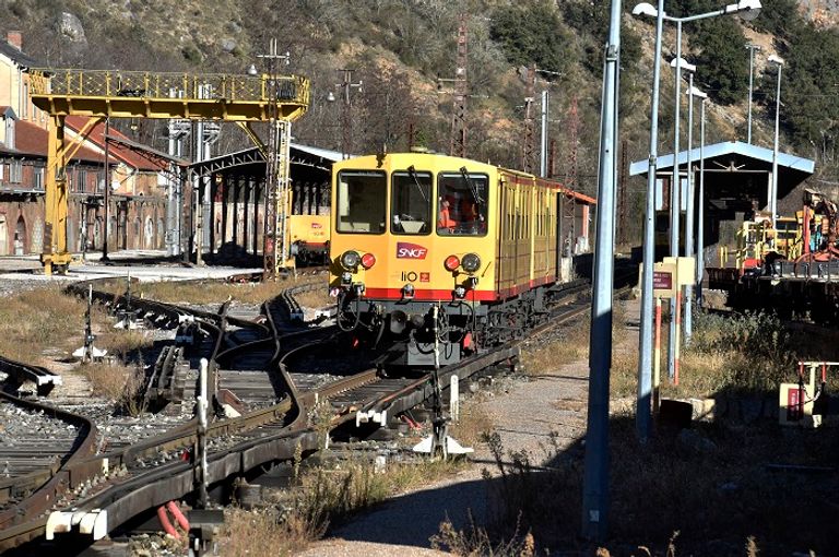 "القطار الأصفر" يتنقل بين القمم الفرنسية منذ أكثر من قرن