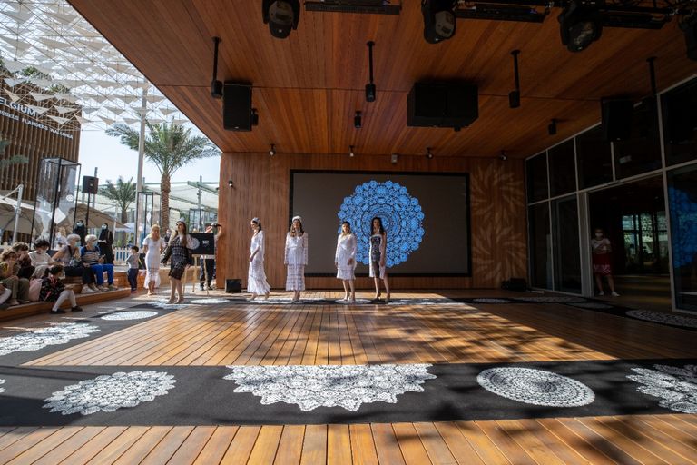 أحد التصاميم المصنوعة من الدانتيل البولندي