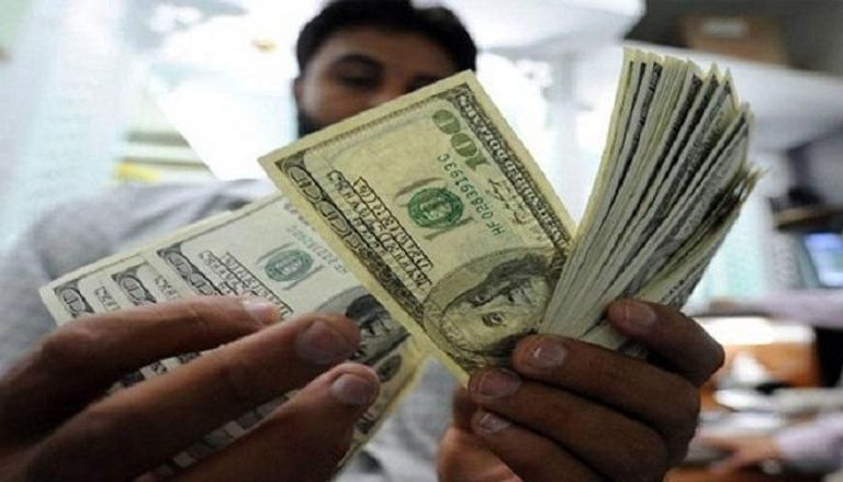 الإخوان يستخدمون الأموال لشراء ولاء عناصرهم