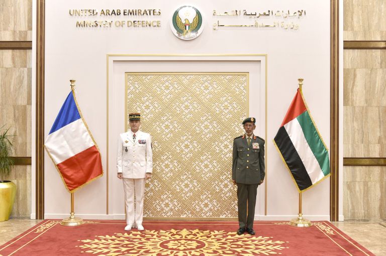 وزير الدولة لشؤون الدفاع الإماراتي ورئيس أركان القوات المسلحة الفرنسية