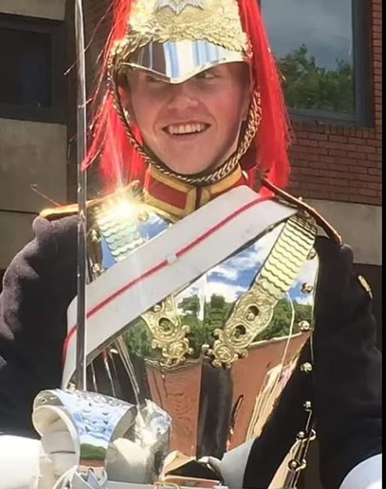 جانب من مشاركة تروبر في جنازة الملكة إليزابيث