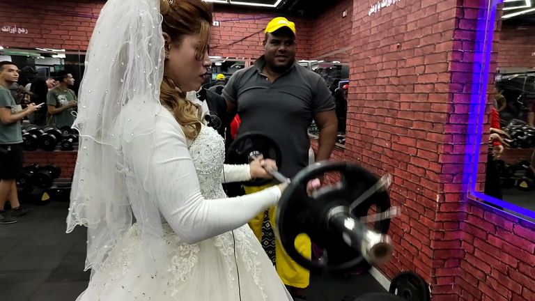 جانب من حفل زفاف توتا المصري في صالة "الجيم"