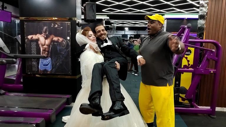 جانب من حفل زفاف توتا المصري في صالة "الجيم"