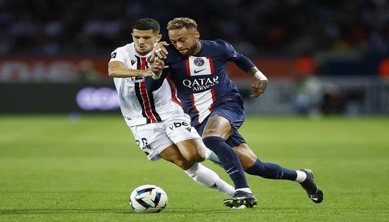 يوسف عطال لاعب نيس ضد باريس سان جيرمان