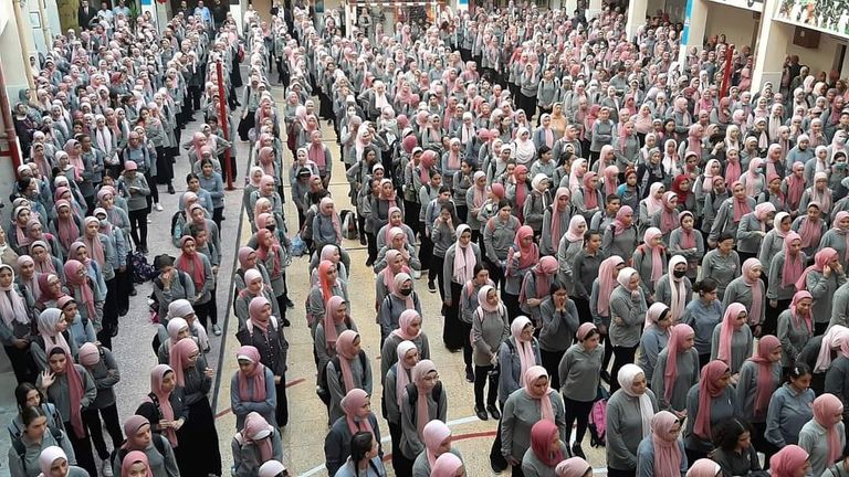طفلة في إحدى مدارس مصر