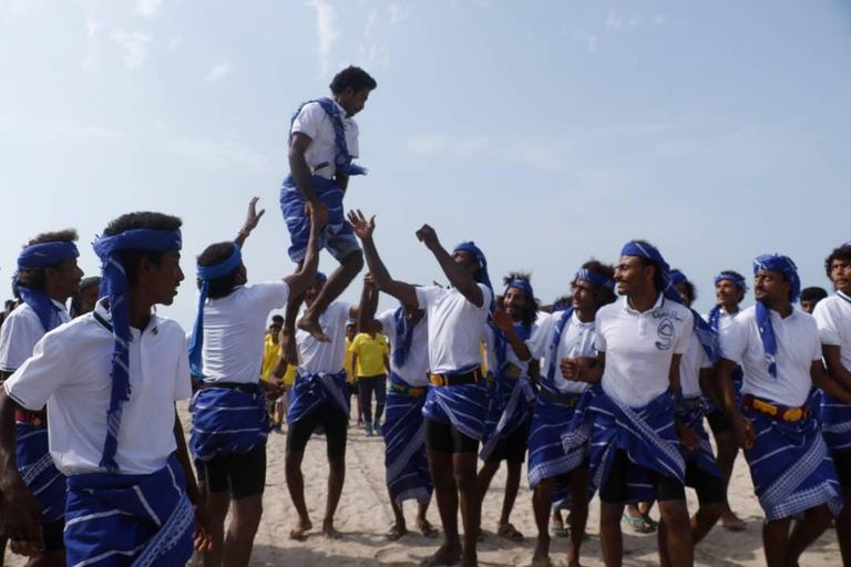 لعبة القفز على الجمال في اليمن