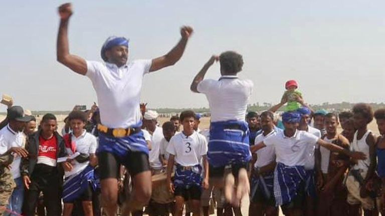 لعبة القفز على الجمال في اليمن