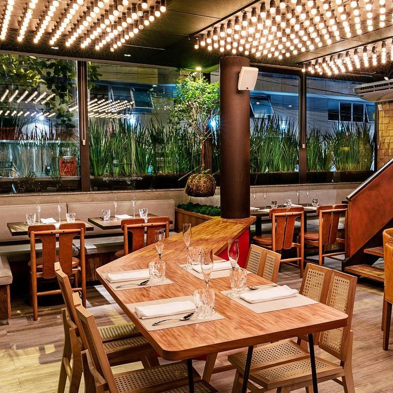 مطعم The Old Stamp House 