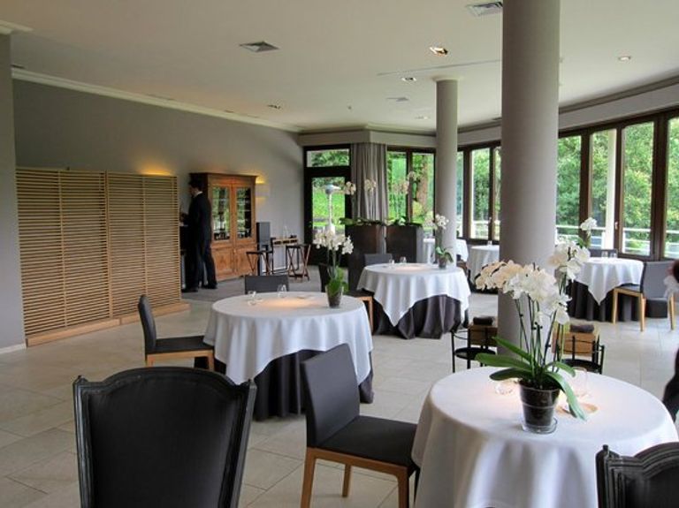 مطعم The Old Stamp House 