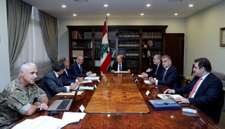 ميشال عون لدى ترؤسه اجتماعا بشأن مناقشة عرض الوسيط الأمريكي(الرئاسة اللبنانية)